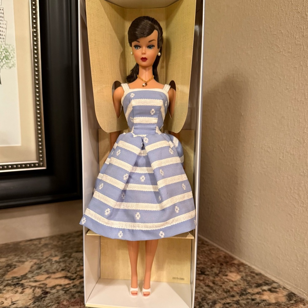 Barbie Suburban Shopper Doll